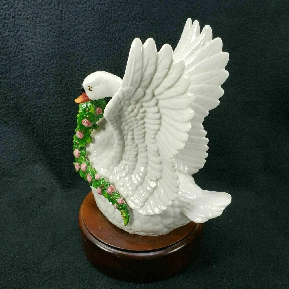 Neiman Marcus Swan Tchaikovsky Swan Lake Finale Japan Musical Box Wind Up